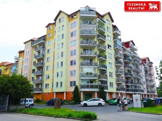 Vybavený, zděný, zánovní byt 3+kk, s vlastním topením, výtahem a balkónem. Olomouc.
