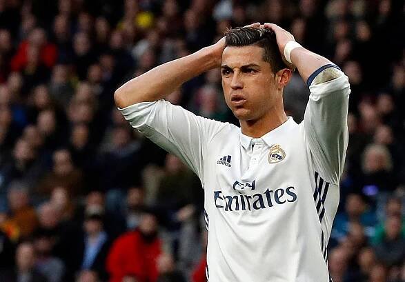 Muslimové chtějí po Realu Madrid změnu znaku! Nelíbí se jim kříž! | TN.cz