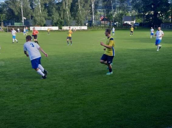 OBRAZEM: Patnáct let v dresu Libhoště. Dojatý „Eki“ po derby ukončil kariéru