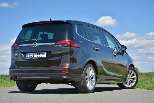 Nešizená praktičnost: Opel Zafira je spolehlivé ojeté auto pro celou rodinu, které u Škodovky nekoupíte