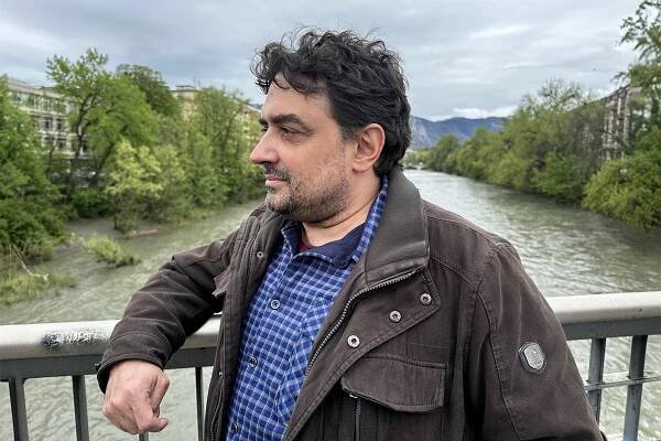“Marxo a l’exili per continuar lluitant i exercint de periodista”