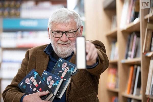 Autogramiáda knihy Josefa Klímy Sedm schodů k moci | PrahaIN 