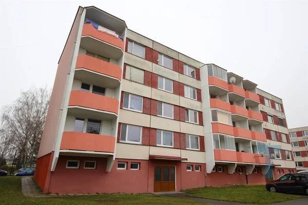 Slunný družstevní byt 3+1 v centru obce | Tajovský reality 