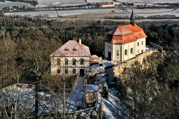 VALDŠTEJN SE OTEVŘE NÁVŠTĚVNÍKŮM I O VÁNOČNÍCH SVÁTCÍCH - Turnovsko v akci