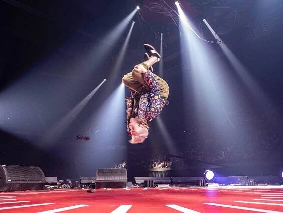 Unikátní koncertní debut chystá zpěvák Mikolas Josef. Na co se můžete těšit? - Tojesenzace.cz