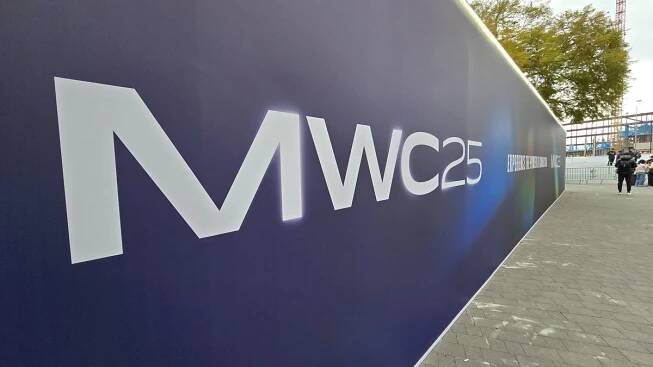 PŘEHLEDNĚ: První střípky z největšího mobilního veletrhu - Novinky