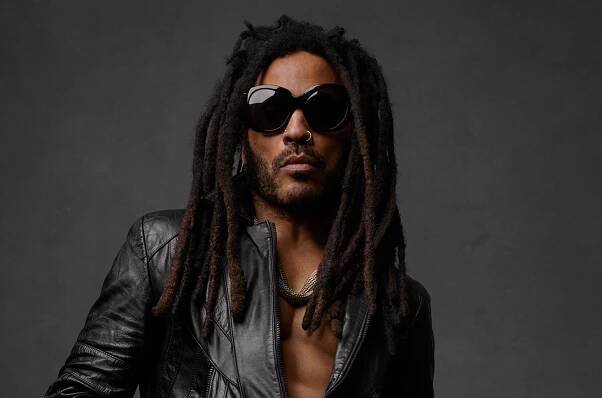 Lenny Kravitz Rocks Out With Icon Set at People's Choice Awards