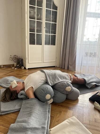 Restorativní jóga v Hradci Králové