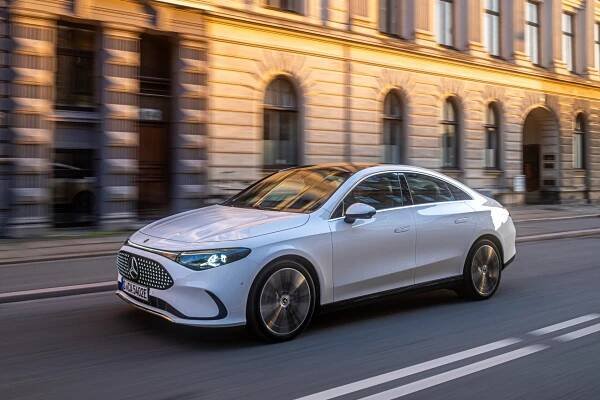 Essai Mercedes CLA électrique (2025). Plus fort que la Tesla Model 3 ? 