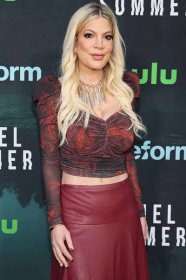 Tori Spelling attends the Los Angeles premiere of Freeform's "Cruel Summer" season 2 at Grace E. Simons Lodge on May 31, 2023