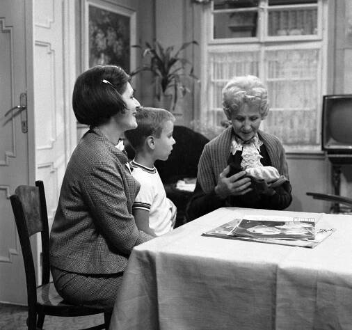Jak chodí babičky spát - Z filmu - Věra Budilová, Marie Brožová