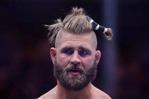 MMA zápasník Procházka učil známou influencerku a vyrazil na kemp