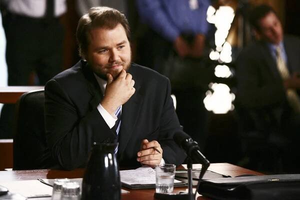 Kauzy z Bostonu - Hledám Shirley. Zn.: Zoufale - Z filmu - Tyler Labine
