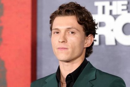 Tom Holland's West End return sells out in two hours as over 60,000 fans scramble to get tickets