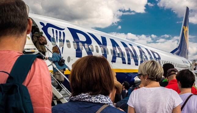 Ryanair bojuje proti nadměrným zavazadlům. Za jejich nahlášení chce zaměstnancům zvýšit odměny