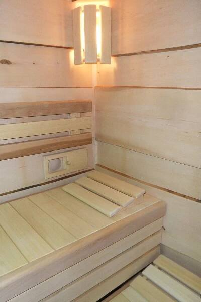 Bio sauna Avalon: sklo a dřevp z prastaré lípy | SaunaSystem