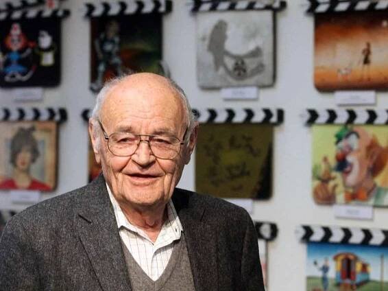 17. Minisalon Filmové klapky. V Divadle Hybernia je vystaveno 125 klapek a každá je od jinehé autora. Dražba se bude konat 3.6.2014 na Zlín Film Festivalu. Na snímku si klapky prohlíží režisér Václav Vorlíček.