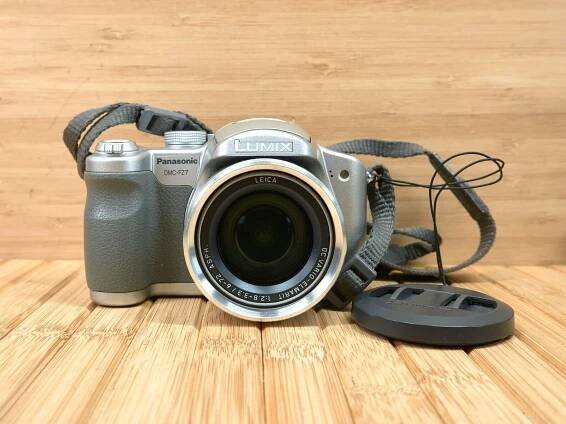 Digitální fotoaparát Panasonic Lumix DMC-FZ7 6MP, 12x optický zoom, vyrobený v Japonsku