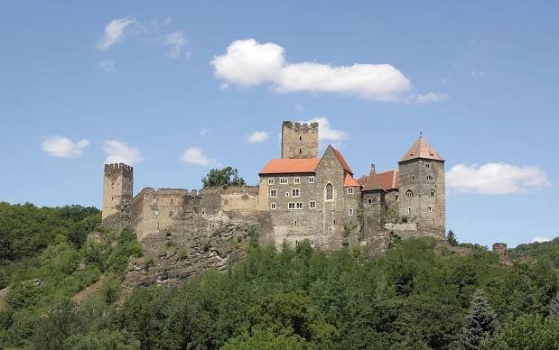 Soubor:Hardegg - castle Hardegg, south view pic01.jpg – Wikipedie
