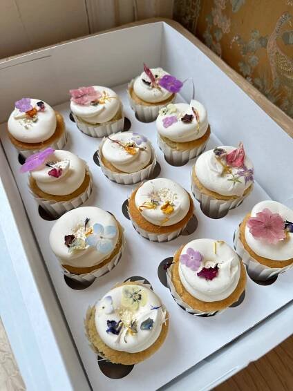 Pressed Flower Cupcakes