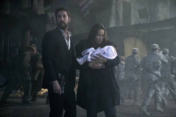Falling Skies - Badlands - Z filmu - Noah Wyle, Moon Bloodgood