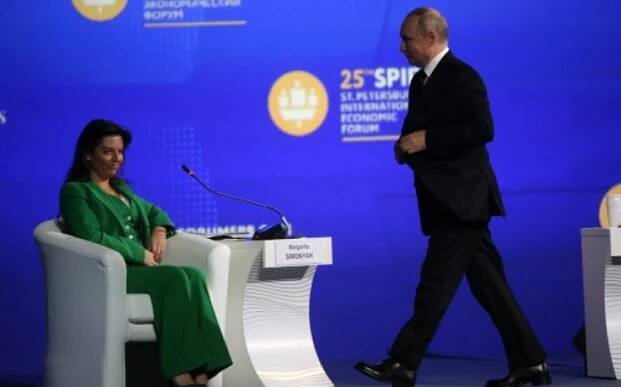 Putinovi propagandisté: Margarita Simonjanová - „první dáma“ ruské propagandy, co pálí ostrými po Ukrajině