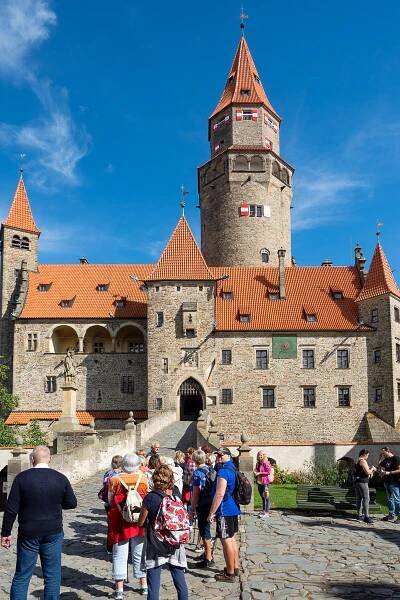 Na Pacientský den na Bouzově se s kardiology vydalo více než čtyřicet zájemců | FNOL
