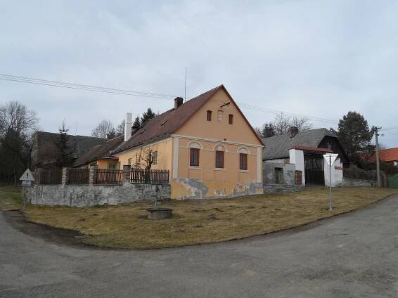 Soubor:Tuchotice C. DomyUliceDoKopce.jpg