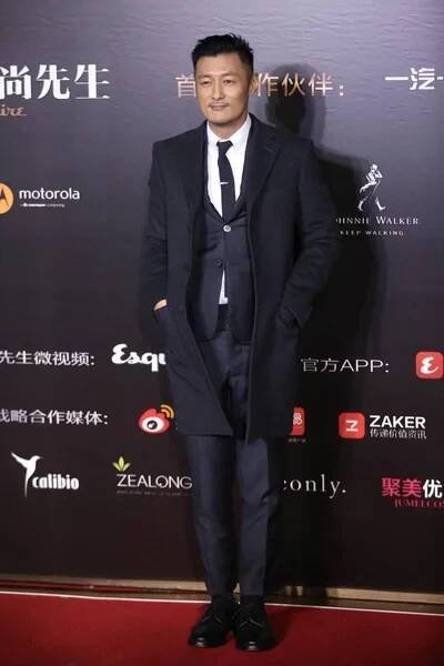 Hongkongský herec Shawn Yue dorazí na červeném koberci pro Esquire Man v jeho nejlepší Awards 2015 v čínském Pekingu, 2 prosince 2015. — Stock obrázek