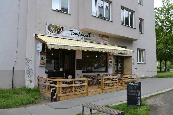 24–50 ks sushi i miso polévky a závitky: rolky s lososem, avokádem i krabem