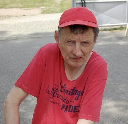 Pavel Bláha, elegán v červeném, oslaví 60 let. Společnost DUHA mu gratuluje. - Společnost DUHA