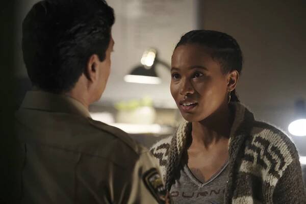 Siréna - Dead in the Water - Z filmu - Fola Evans-Akingbola