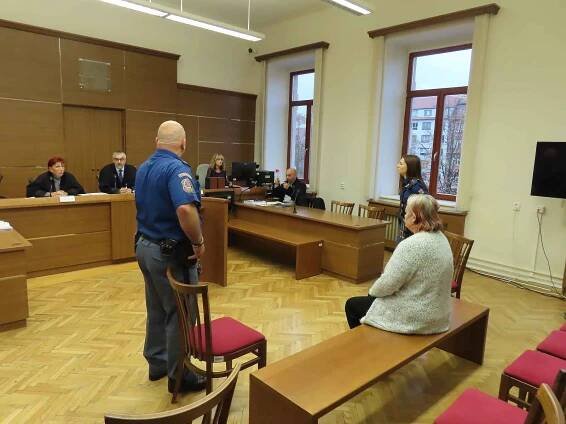 Krajský soud v Českých Budějovicích zahájil ve středu 23. října 2024 hlavní líčení v případu pokusu vraždy, ke kterému došlu letos v dubnu ve Vimperku na Prachaticku.