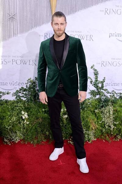 "The Lord Of The Rings: The Rings Of Power" Los Angeles Red Carpet Premiere & Screening on August 15, 2022 in Los Angeles, California - Luke Mitchell - Pán prstenů: Prsteny moci - Série 1 - Z akcí