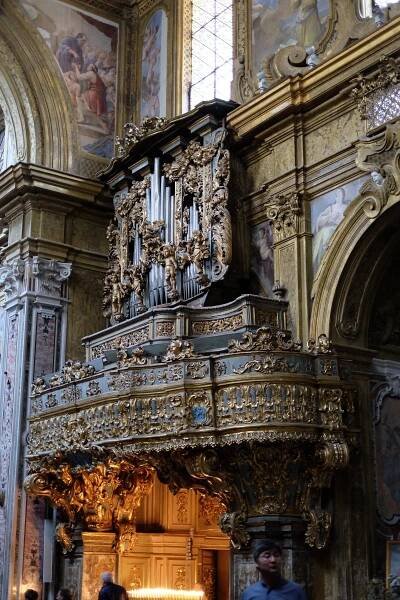 San Gregorio Armeno — Girl from Naples