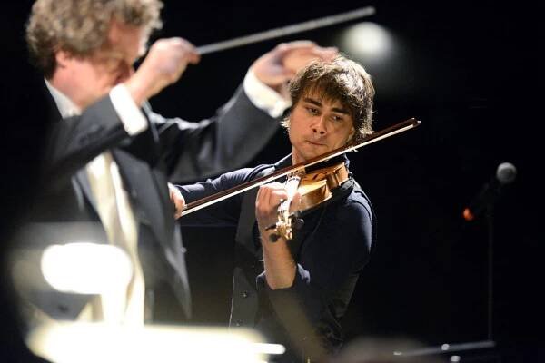 Alexander Rybak rozpouští svůj talent v nicotném popu. Přesto spolu s filharmonií a s Patricií Janečkovou zvedl Gong ze sedadel