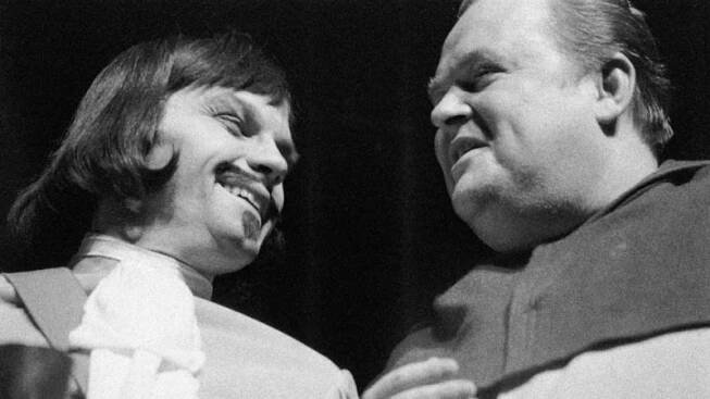 Jan Přeučil a Jan Libíček v inscenaci Názory abbé J. Giognarda, kterou uvedlo Divadlo Na zábradlí.