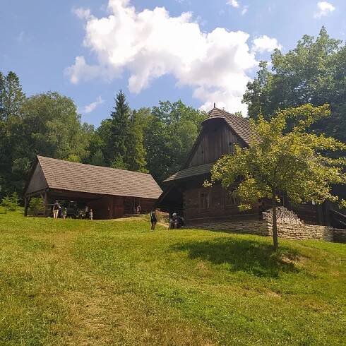 Valašské muzeum v přírodě - tip na výlet u místa "Rožnov pod Radhoštěm" | eMimino.cz