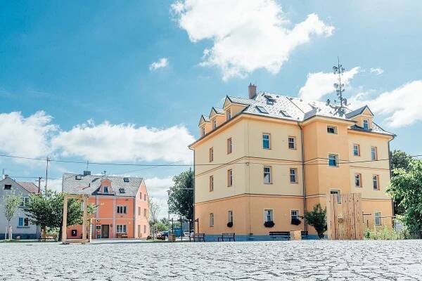 Z periferie udělali vesnici roku. Neříkejte nám Sudety, vzkazují lidé z Krásné