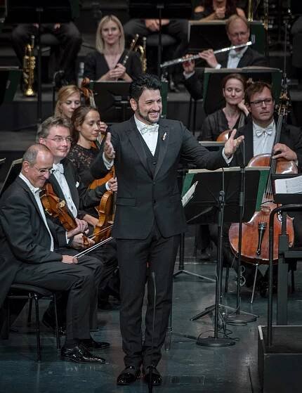 Yusif Eyvazov - Netrebko a Eyvazov na koncertu v Salcburku - Z filmu
