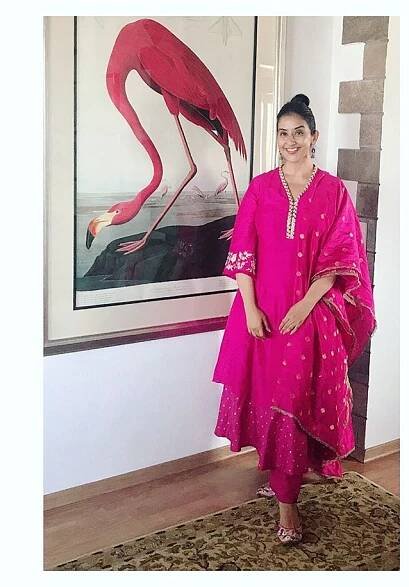 Manisha Koirala | Unforgettable Diva's Boigraphy and Life Journey - Trending Net Nepal