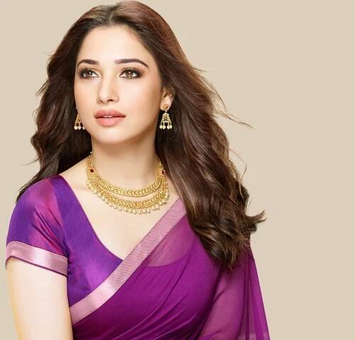 Tamannaah Bhatia In Purple Saree Wallpaper