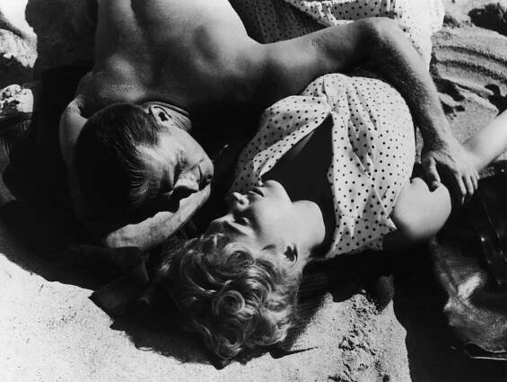STRANGERS WHEN WE MEET, from left: Kirk Douglas, Kim Novak, 1960