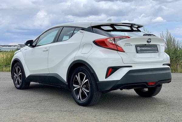Toyota C-HR 1.8 Hybrid 72 kW/Automat/11.2018/2x Alu kola - Výběrová auta
