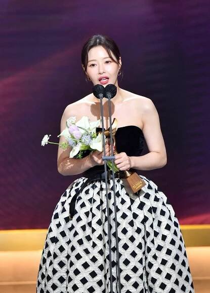 Na stanici KBS divákov tento rok zaujala romantika. Kto získal 2021 KBS Drama Awards? - Asianstyle