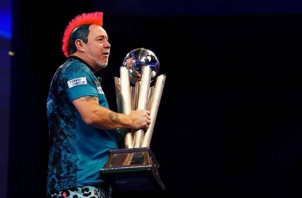 Peter Wright holding the Sid Waddell Trophy.