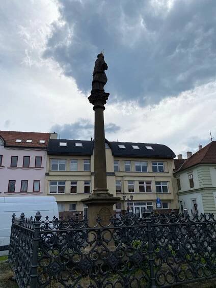 Socha sv. Jana Nepomuckého - Rokycany - Architektonické památky - Architektonické doplňky - plastiky, kašny, pomníky