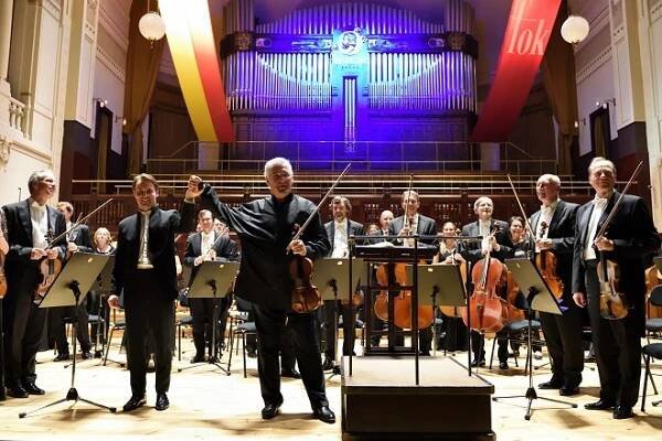 Hvězdný Pinchas Zukerman, kouzelná Šeherezáda a nevychované publikum. FOK zahájil novou sezonu