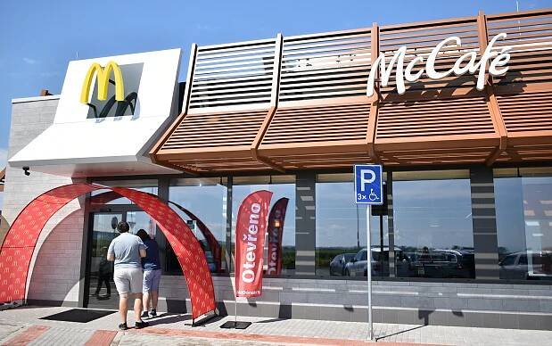 U dálnice D1 už voní hamburgery. McDonald’s na odpočívadle v Mořicích otevřel