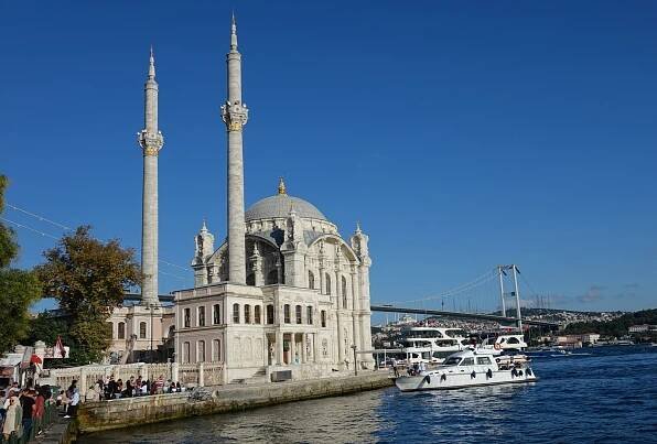 Ortakoy a bosporský most